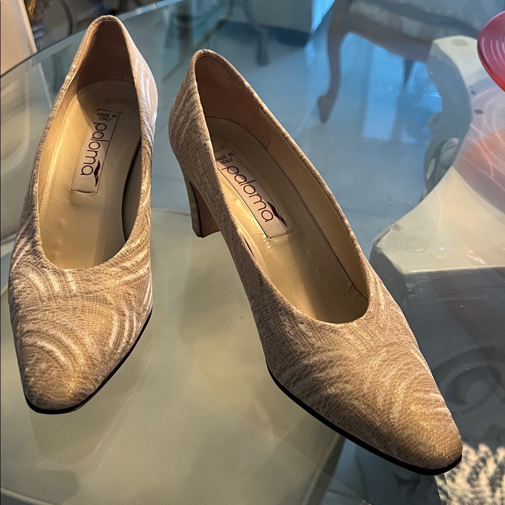 Paloma Italy Shoes 8 B Metallic color .